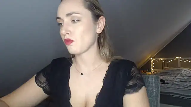Snapshot of ScarlettSensitive chatting on June 2026 06:29:01 PM ScarlettSensitive online show from June 2026 06:29:01 PM
