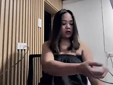  georgiax  online show from April 2026 06:10:01 PM