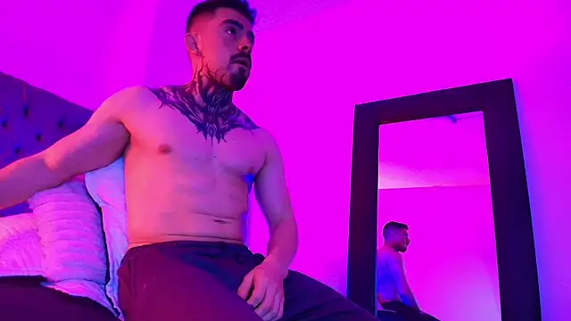 Dallas Whitee online show from April 2026 08:37:01 PM
