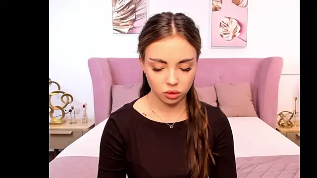 MyEvelin online show from April 2026 03:19:01 AM