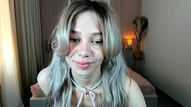 Snapshot of LuluAlis chatting on May 2026 02:55:01 PM LuluAlis online show from May 2026 02:55:01 PM