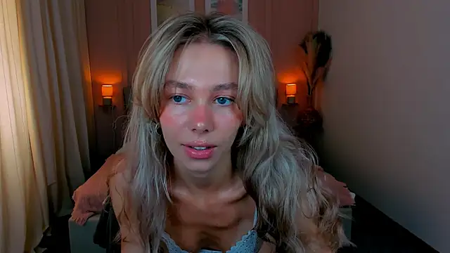 Snapshot of LuluAlis chatting on May 2026 01:28:02 PM LuluAlis online show from May 2026 01:28:02 PM
