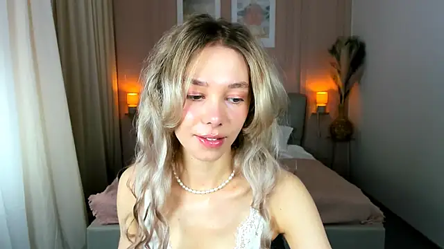 Snapshot of LuluAlis chatting on May 2026 01:03:01 PM LuluAlis online show from May 2026 01:03:01 PM