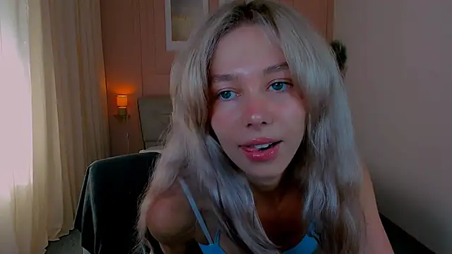 Snapshot of LuluAlis chatting on May 2026 01:52:02 PM LuluAlis online show from May 2026 01:52:02 PM