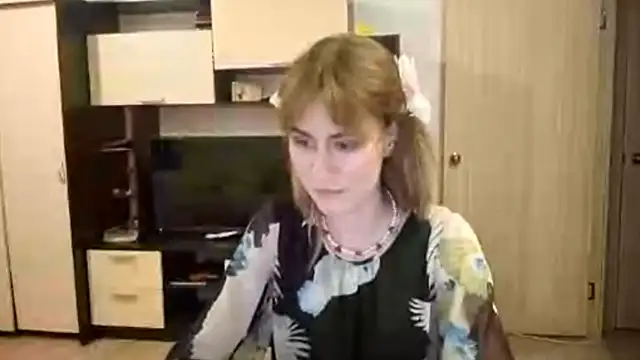 ElenoreHolguin online show from April 2026 04:21:01 PM