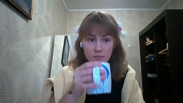 ElenoreHolguin online show from April 2026 03:20:01 PM