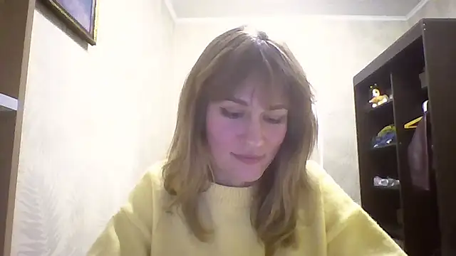 ElenoreHolguin online show from April 2026 07:07:02 PM