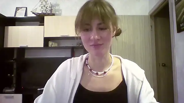 ElenoreHolguin online show from April 2026 03:03:01 PM