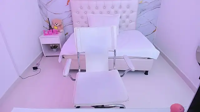 Sofia echeverri online show from May 2026 11:51:01 AM