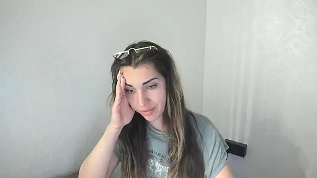 summmmersky1 online show from April 2026 05:29:01 PM