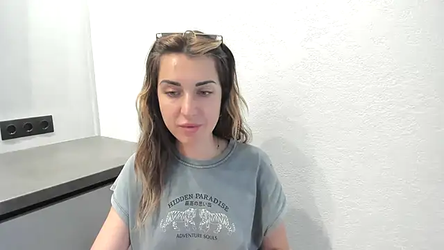 summmmersky1 online show from May 2026 04:04:02 PM