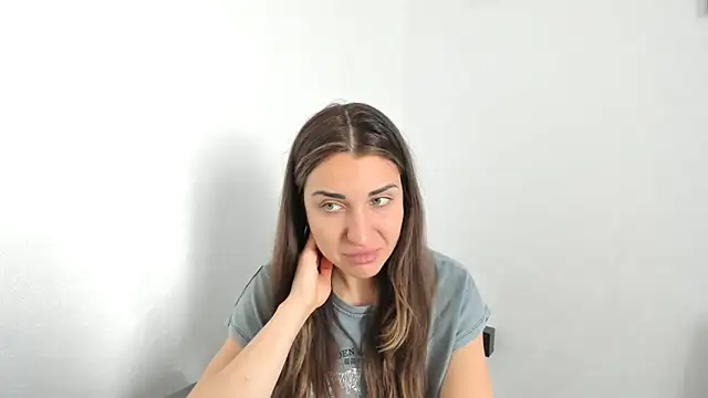 summmmersky1 online show from April 2026 11:27:01 AM