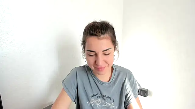 summmmersky1 online show from April 2026 05:23:01 AM