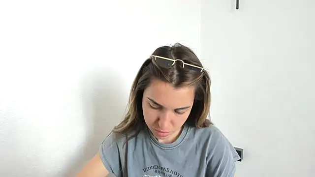 summmmersky1 online show from April 2026 07:26:01 AM