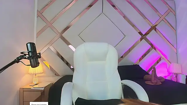 Snapshot of Noa_butterfly_ chatting on June 2026 11:44:02 AM Noa butterfly online show from June 2026 11:44:02 AM