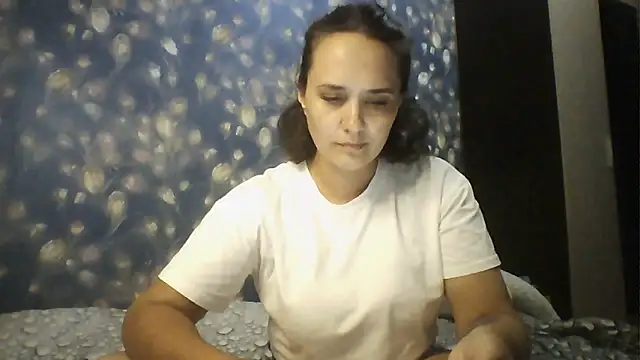 Alisa07qw online show from June 2026 03:35:02 PM