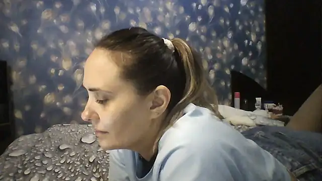 Alisa07qw online show from June 2026 12:05:02 PM