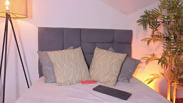 liorasterling online show from April 2026 07:18:01 PM