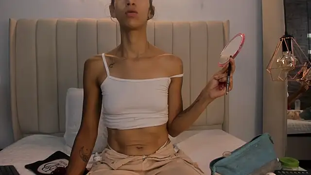 Abril Castroo online show from April 2026 12:01:02 PM