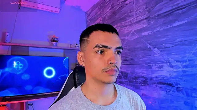 NicoKinggs  online show from April 2026 01:04:02 PM