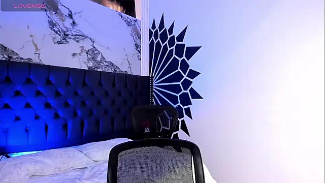 NicoKinggs  online show from April 2026 01:24:01 PM