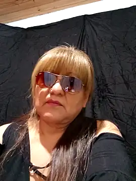 luanacurvy online show from April 2026 10:05:02 PM