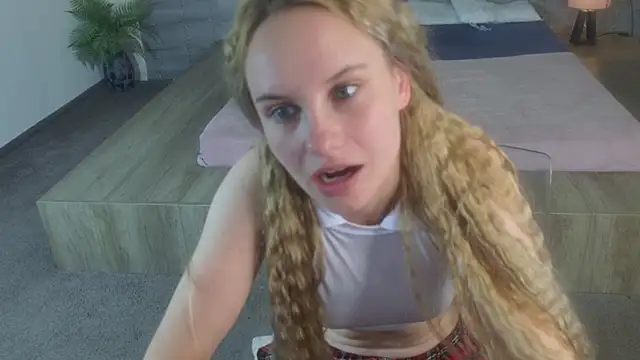 IceBlueBabe online show from June 2026 07:35:01 PM