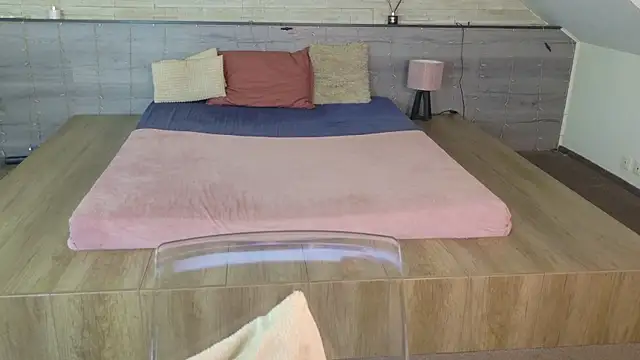 IceBlueBabe online show from May 2026 07:17:01 PM