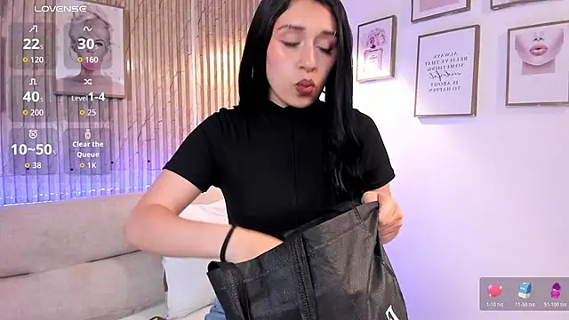 Zoey monroe online show from April 2026 12:01:02 PM