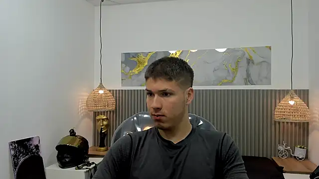 AlessandroFranco online show from April 2026 01:02:01 PM