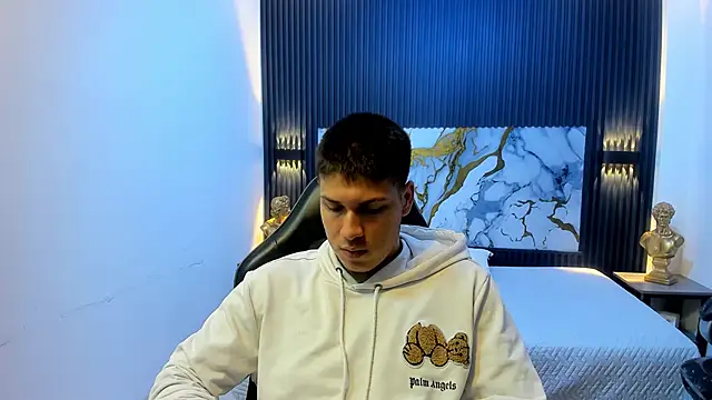 AlessandroFranco online show from May 2026 01:28:01 PM