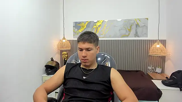 AlessandroFranco online show from May 2026 01:28:01 PM