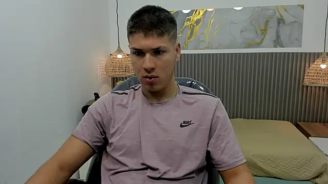 AlessandroFranco online show from April 2026 01:26:01 PM