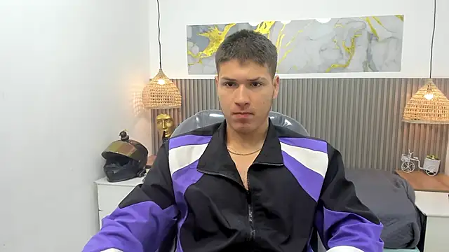 AlessandroFranco online show from April 2026 01:18:02 PM