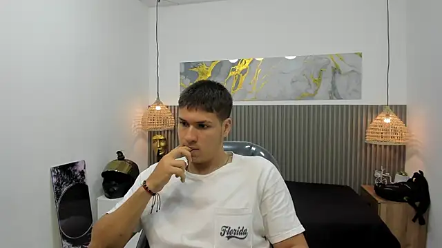 AlessandroFranco online show from May 2026 01:42:01 PM