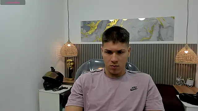AlessandroFranco online show from April 2026 01:07:01 PM