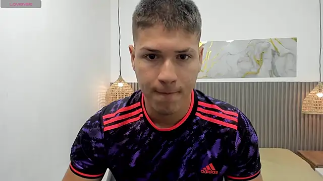 AlessandroFranco online show from April 2026 01:15:01 PM