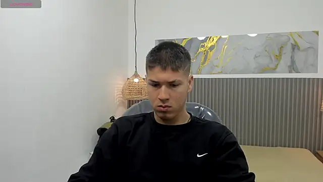 AlessandroFranco online show from April 2026 01:27:01 PM