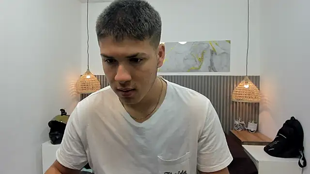 AlessandroFranco online show from May 2026 01:48:02 PM