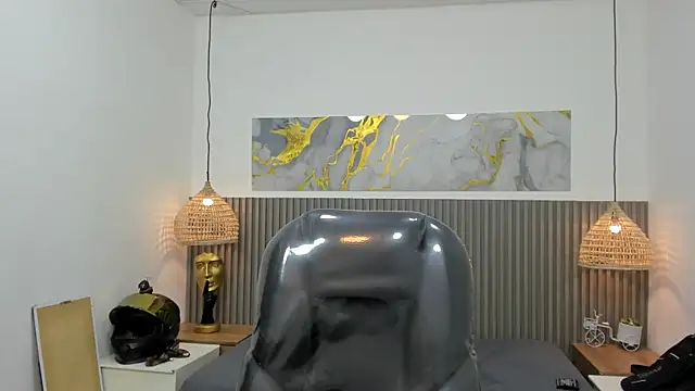 AlessandroFranco online show from April 2026 01:37:02 PM