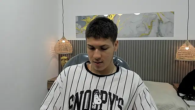 AlessandroFranco online show from April 2026 01:28:01 PM