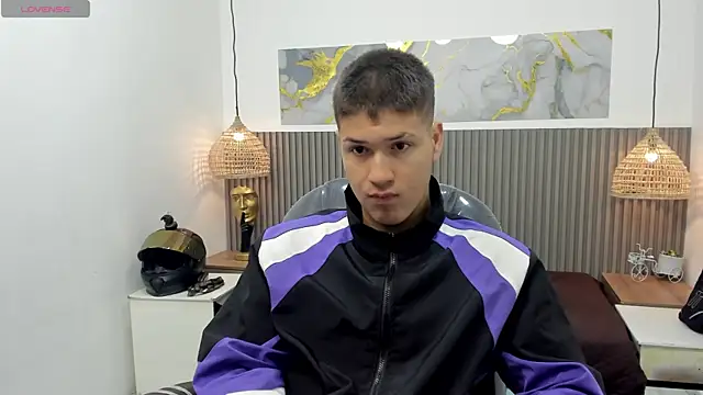 AlessandroFranco online show from April 2026 01:24:02 PM