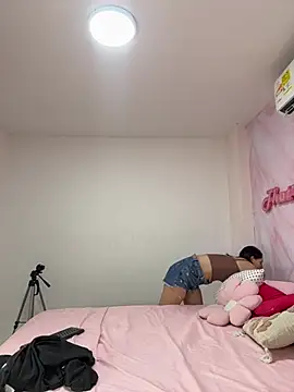 Adalyn Cute online show from April 2026 06:44:02 PM