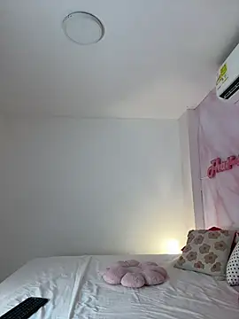 Adalyn Cute online show from April 2026 06:58:01 PM