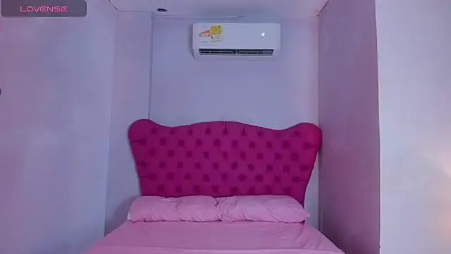 Adalyn Cute online show from July 2026 11:53:01 AM
