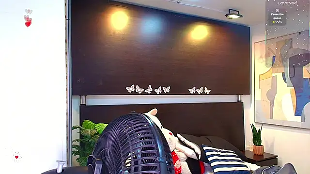 Gabriela meow online show from May 2026 12:33:02 PM