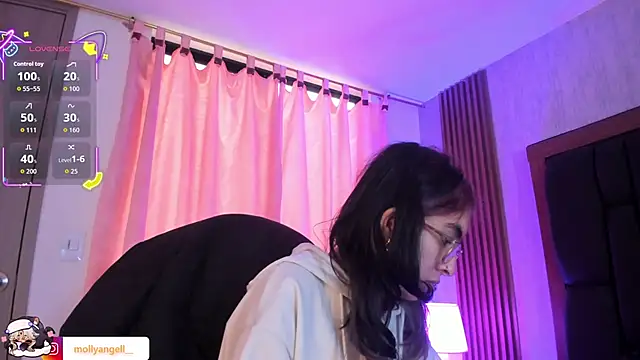 Molly A online show from June 2026 03:11:02 PM