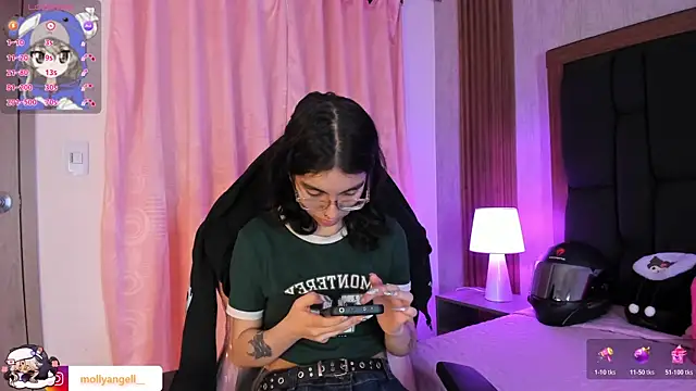 Molly A online show from April 2026 03:02:02 PM