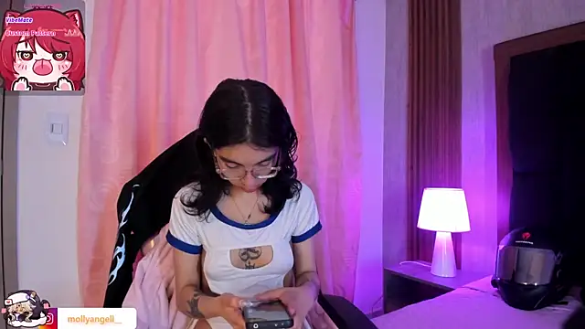 Molly A online show from April 2026 02:34:01 PM