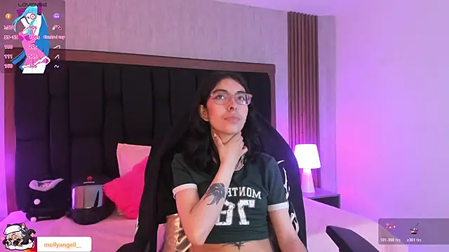 Molly A online show from March 2026 03:21:02 PM